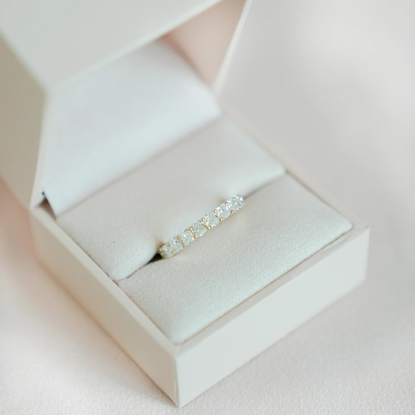 The Classic Cushion Band - Image 5